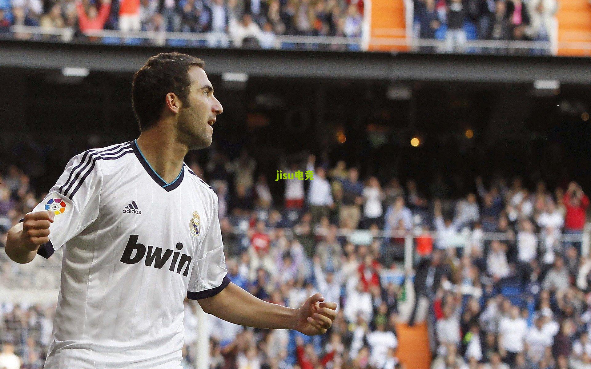 莱比锡红牛标价迪奥曼德超格瓦，中卫市场再掀天价波澜