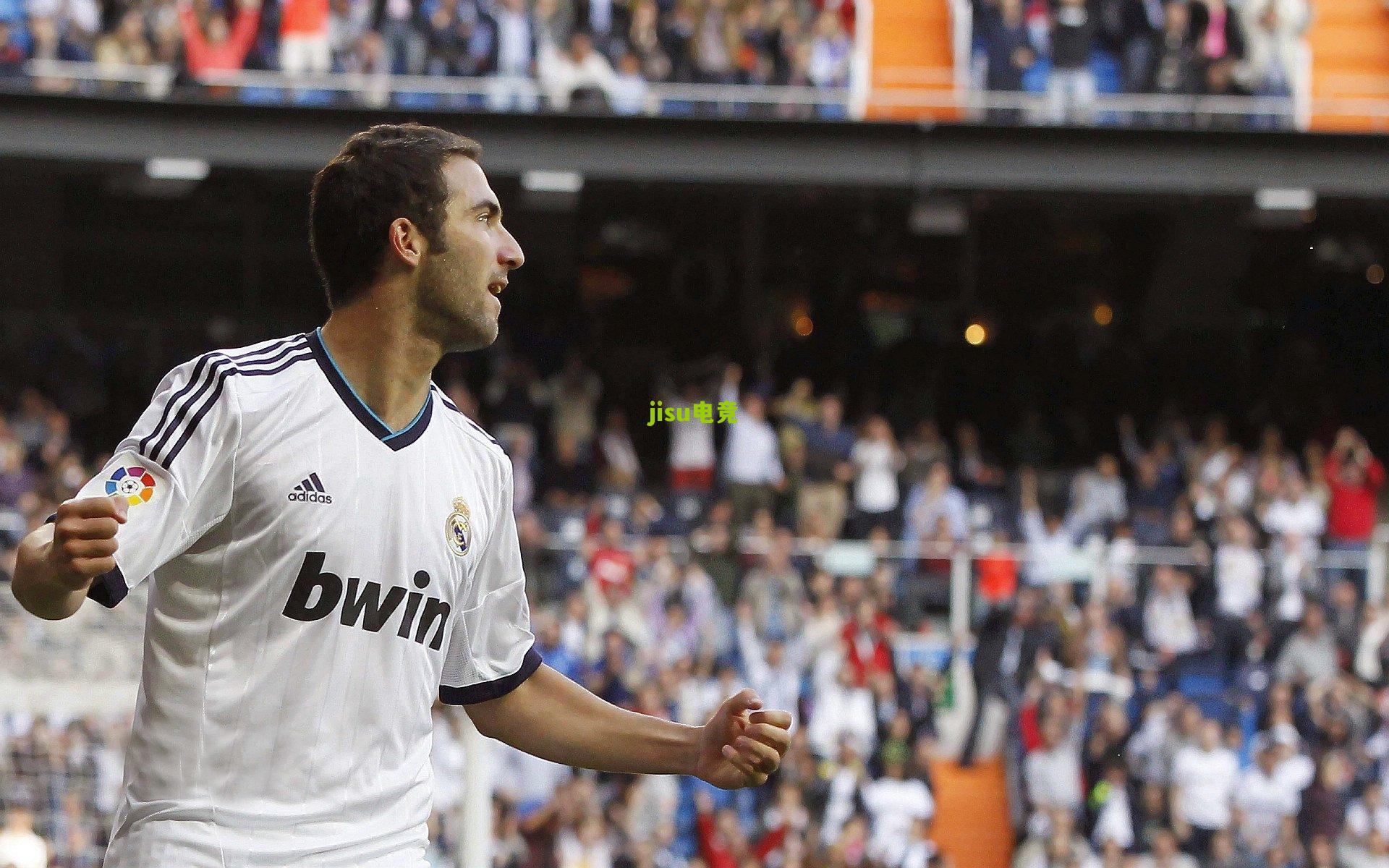 银河战舰新援火力全开！姆巴佩12场13球状态炽热，皇马锋线如虎添翼